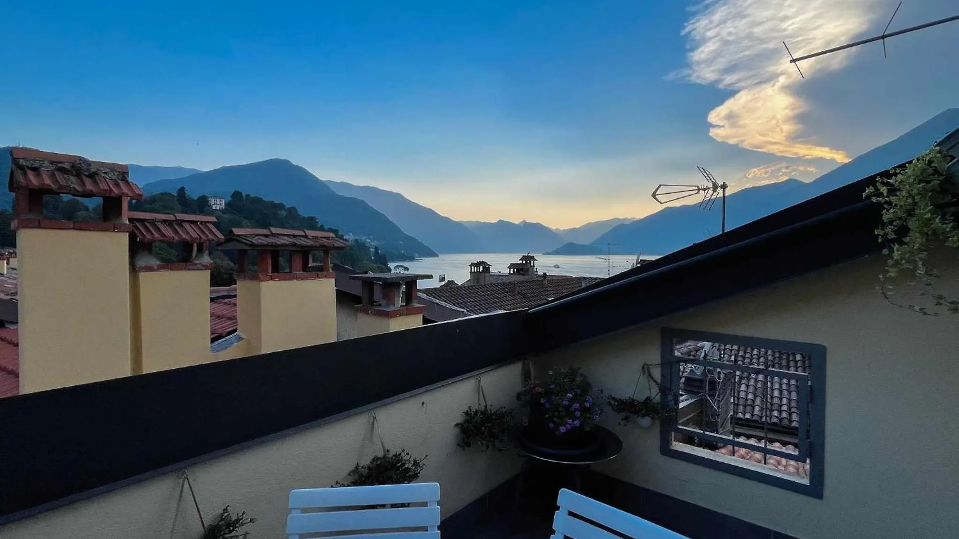 Skyway Apartment With Private Lake View Terrace Bellagio